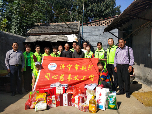 越河同心义工团到“张庄村”慰问“残疾困难家庭”